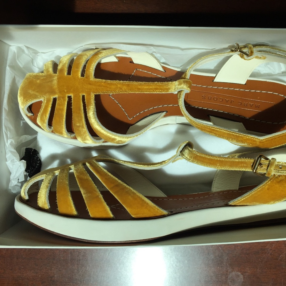 Marc Jacobs Vintage NWT Velvet fisherman sandals